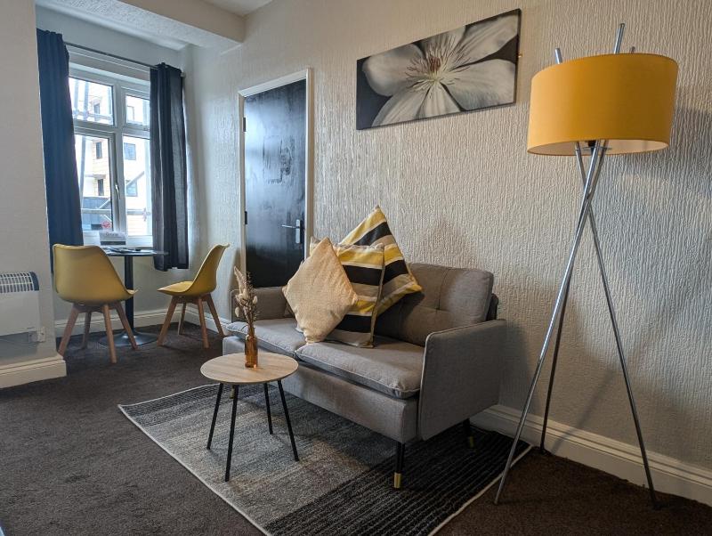 One Bedroom Apartment with Sea View image 1