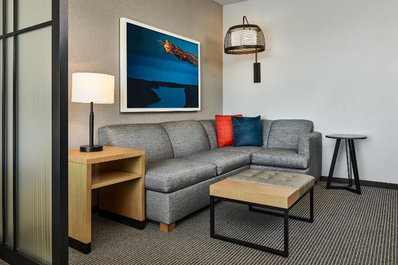 King Room with Sofa Bed image 4