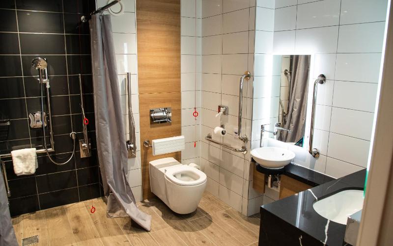 King Room - Mobility Accessible  image 3