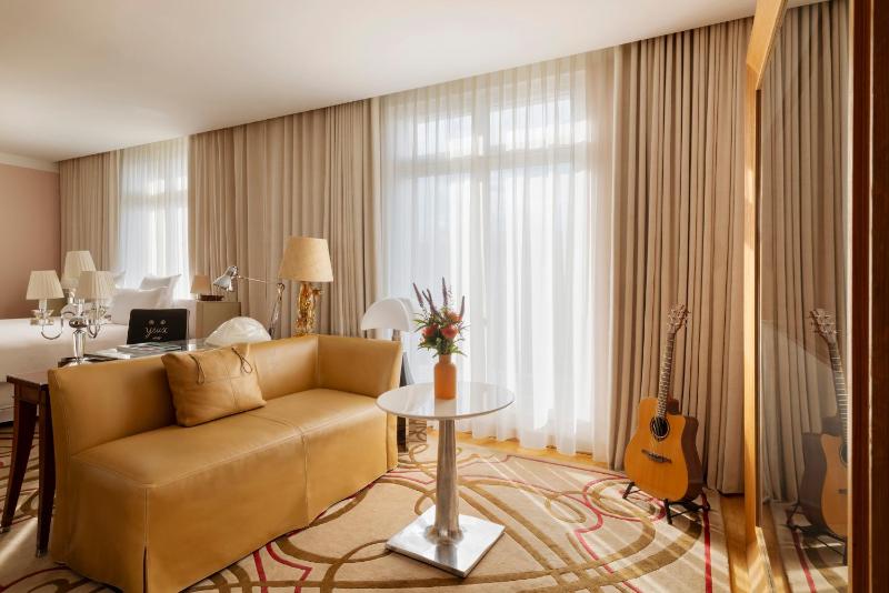 Executive Room image 3