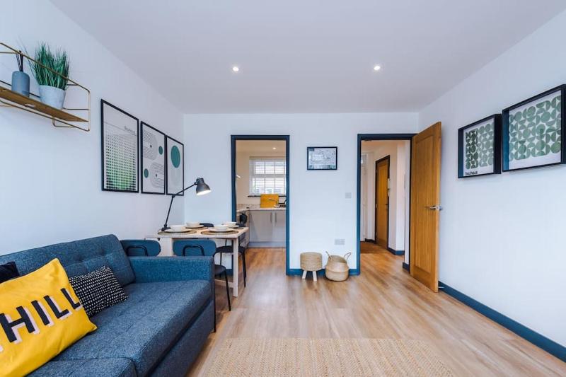Perfect for Contractors Long Stays and Close amenities - image 13