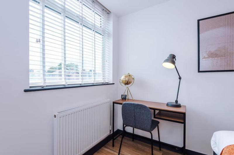 Perfect for Contractors Long Stays and Close amenities - image 16