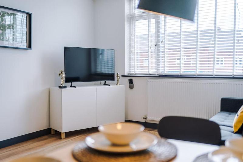 Perfect for Contractors Long Stays and Close amenities - image 43