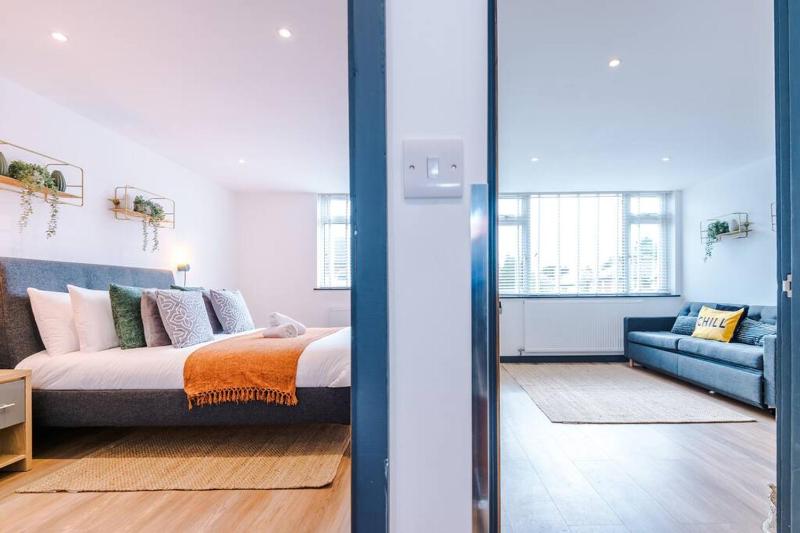 Perfect for Contractors Long Stays and Close amenities - image 25