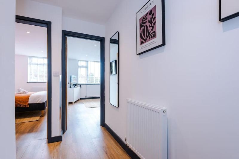 Perfect for Contractors Long Stays and Close amenities - image 29