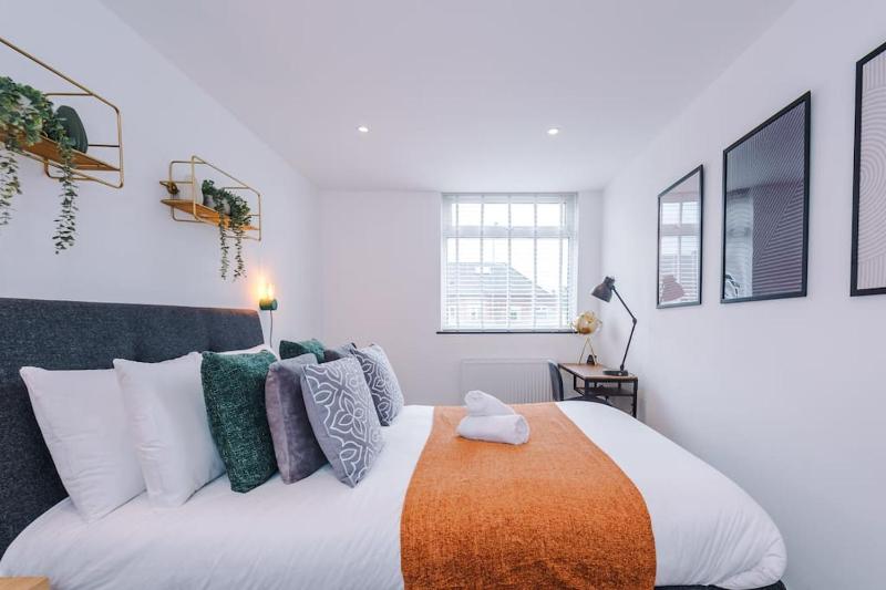 Perfect for Contractors Long Stays and Close amenities - image 28