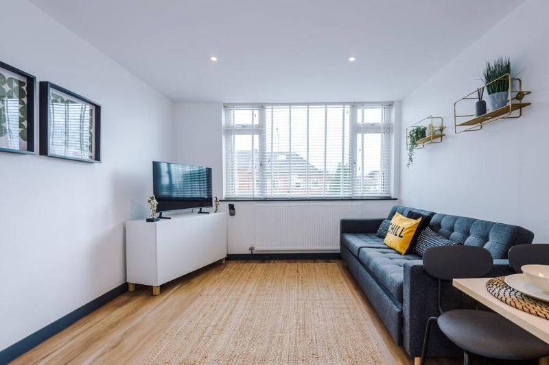 Perfect for Contractors Long Stays and Close amenities - image 37