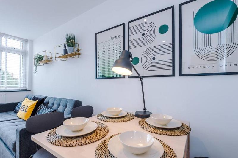 Perfect for Contractors Long Stays and Close amenities - image 22