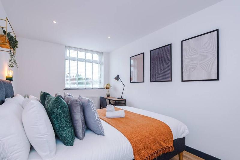 Perfect for Contractors Long Stays and Close amenities - image 17