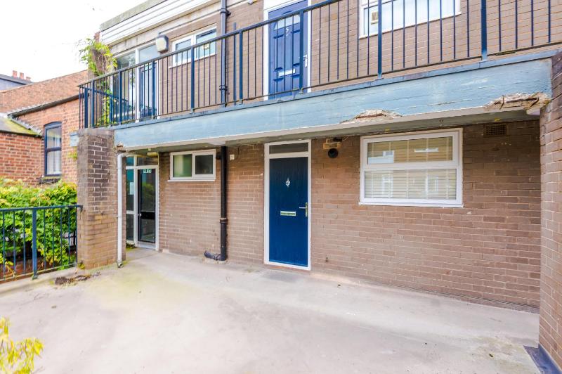 Perfect for Contractors Long Stays and Close amenities - image 35