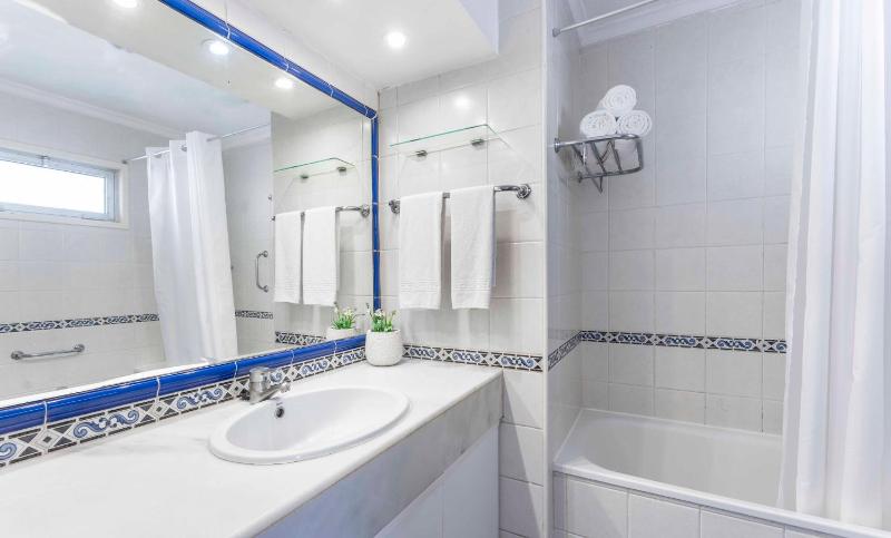 One-Bedroom Apartment image 3
