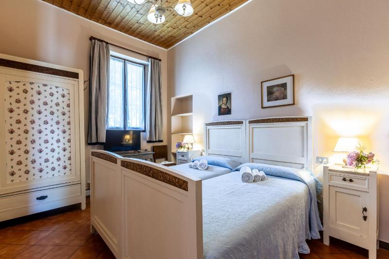 Double or Twin Room with Shared Bathroom image 3