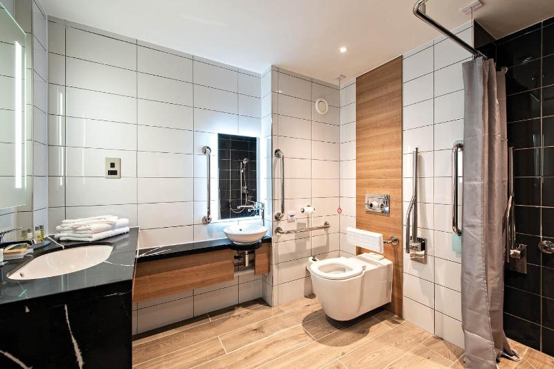 King Room - Mobility Accessible  image 4