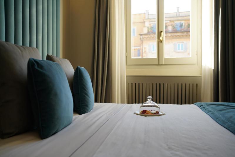 Prestige Double Room Pantheon Square View image 4