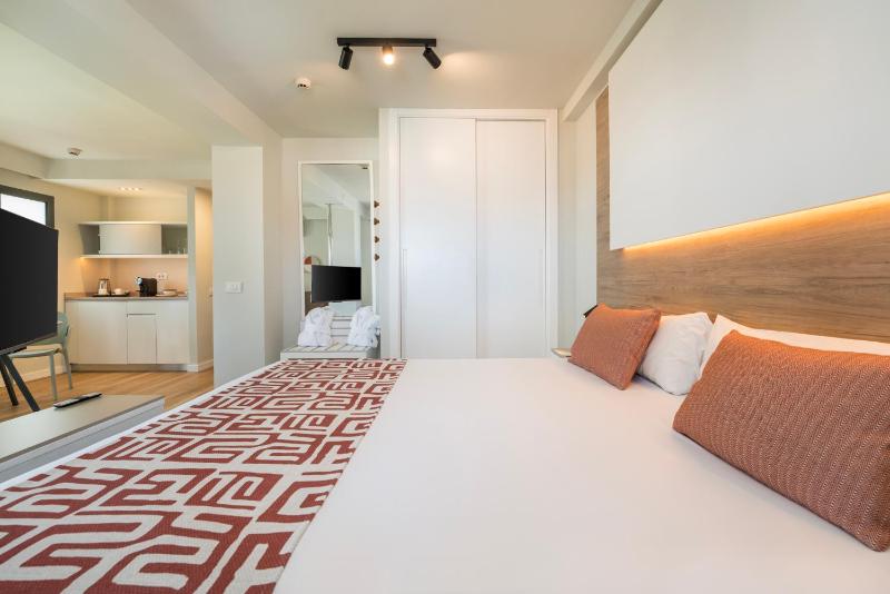 Superior Junior Suite (2 adults + 1 child) image 4