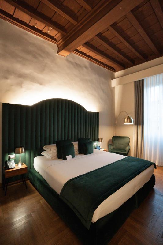 Deluxe Suite Pantheon View Separate Building image 3