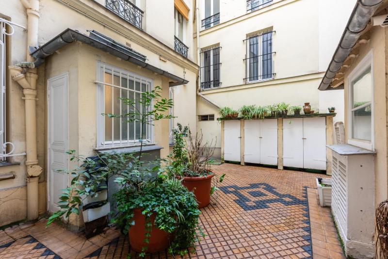 Grand appt 2 Ch proche Champs Elysees Montmartre - image 15