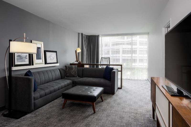 Suite, 1 King image 4