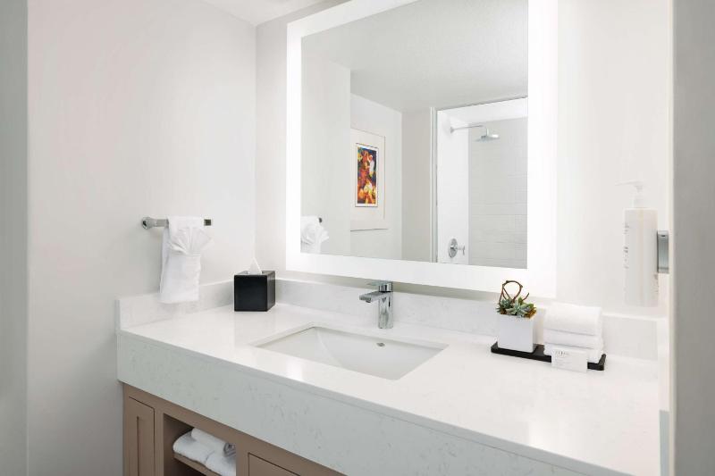 Suite with Two Double Beds image 3