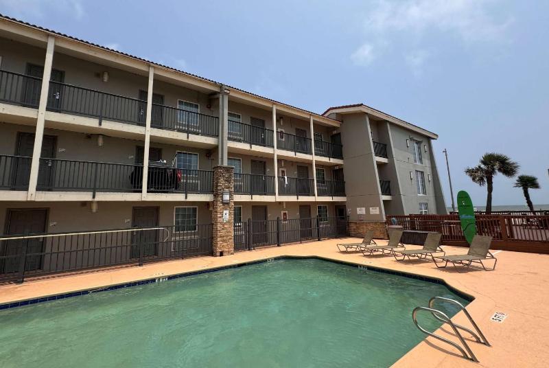 Wingate by Wyndham Galveston Beachfront at the Seawall - image 15