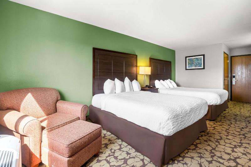 Standard Queen Room image 3