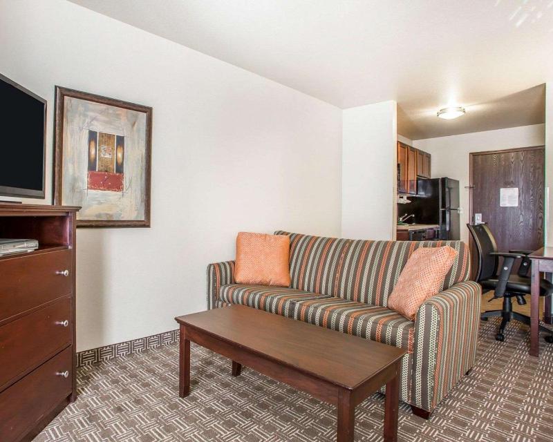 King Suite - Non-Smoking image 1
