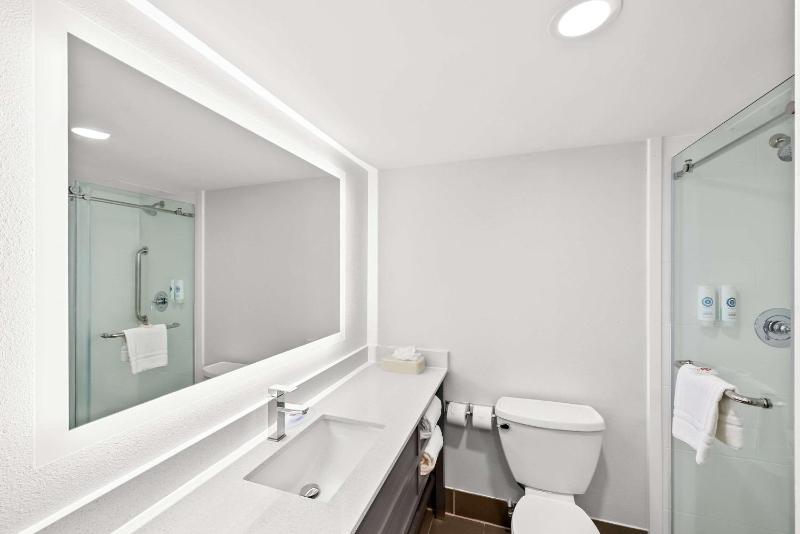 King Room - Non-Smoking image 3