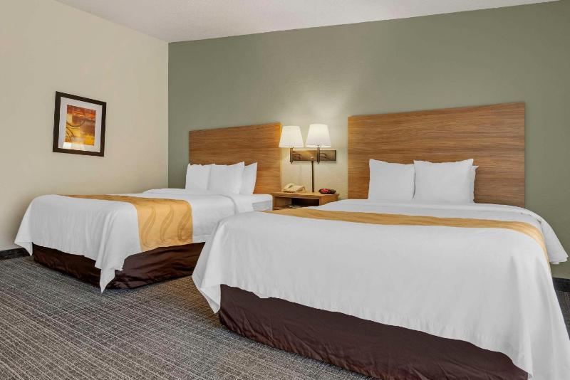 Queen Suite with Two Queen Beds - Non-Smoking image 1