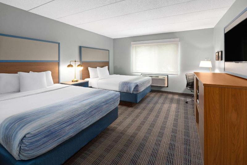 Queen Room with Two Queen Beds - Non-Smoking image 1
