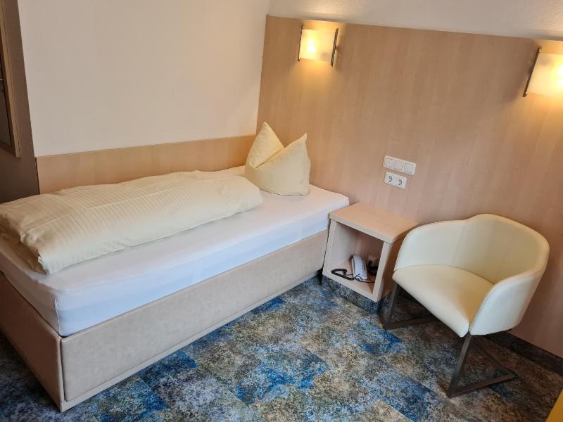 Single Room image 3