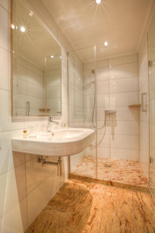 Double Room image 1