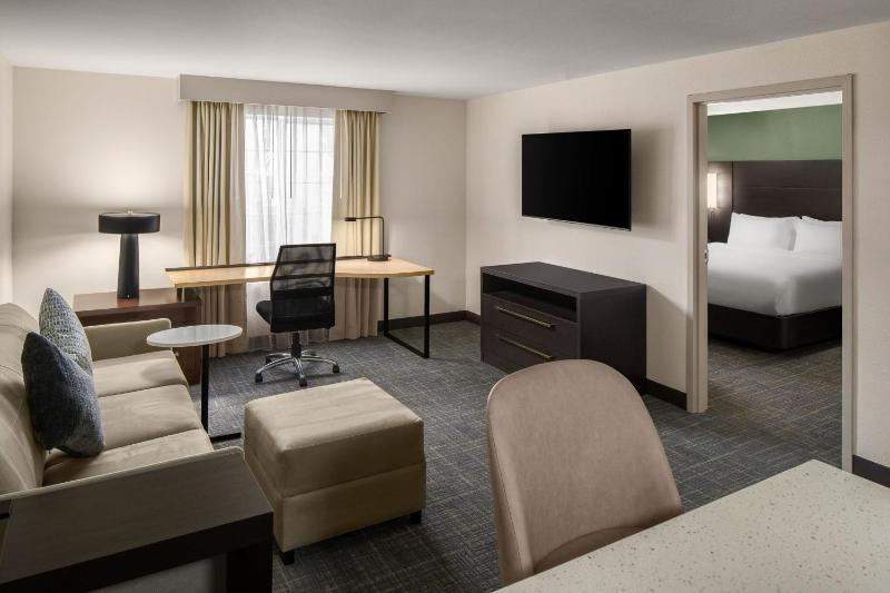 One-Bedroom King Suite with Sofa Bed image 4