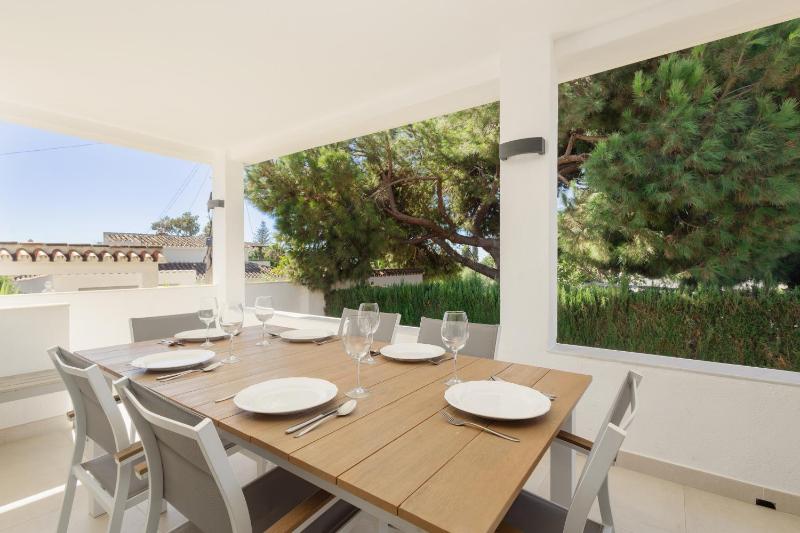 Cozy holiday home by the beach in Costabella Marbella - image 4