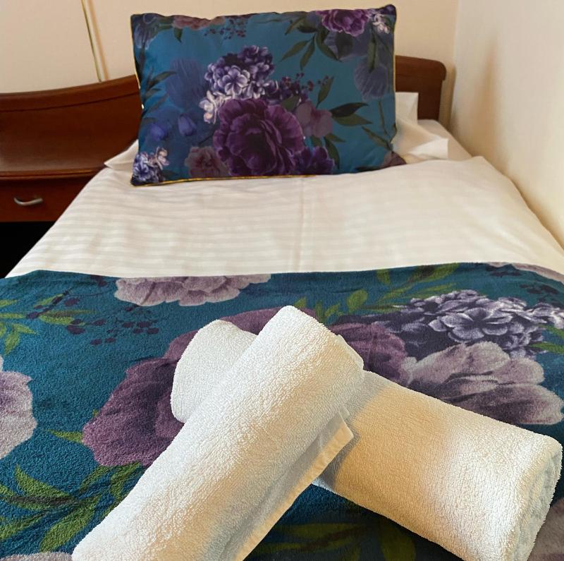 Small Single Room image 4