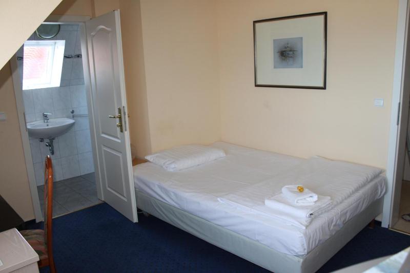 Triple Room Souterrain image 4