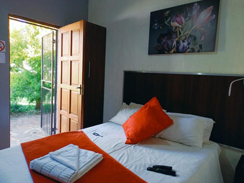 21 On Coetzee Guest House - image 12