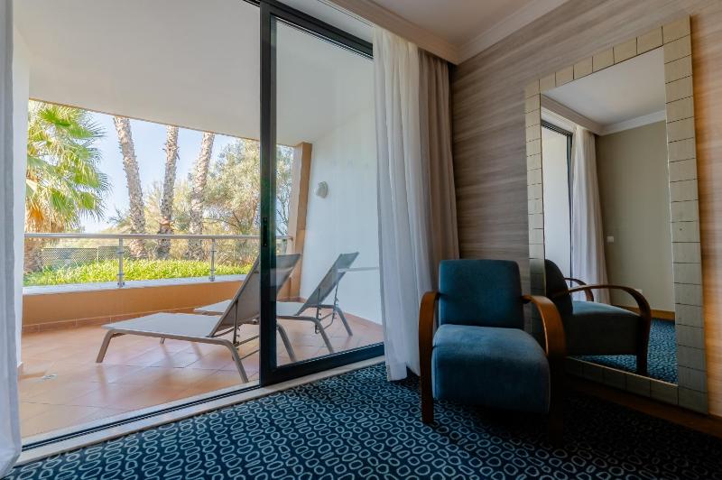 One-Bedroom Apartment image 4