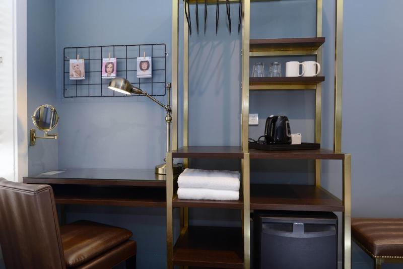 Superior King Room with Private Bathroom image 3