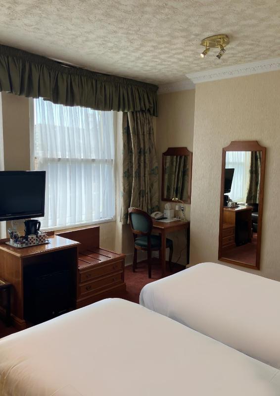 Standard Double or Twin Room image 4
