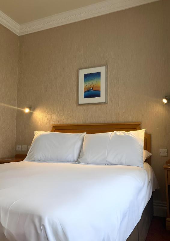 Double Room with Private Bathroom image 3
