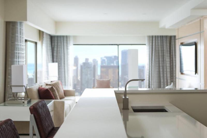 One-Bedroom Suite with Premium City View image 3