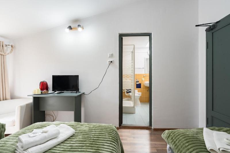 Triple Room image 3