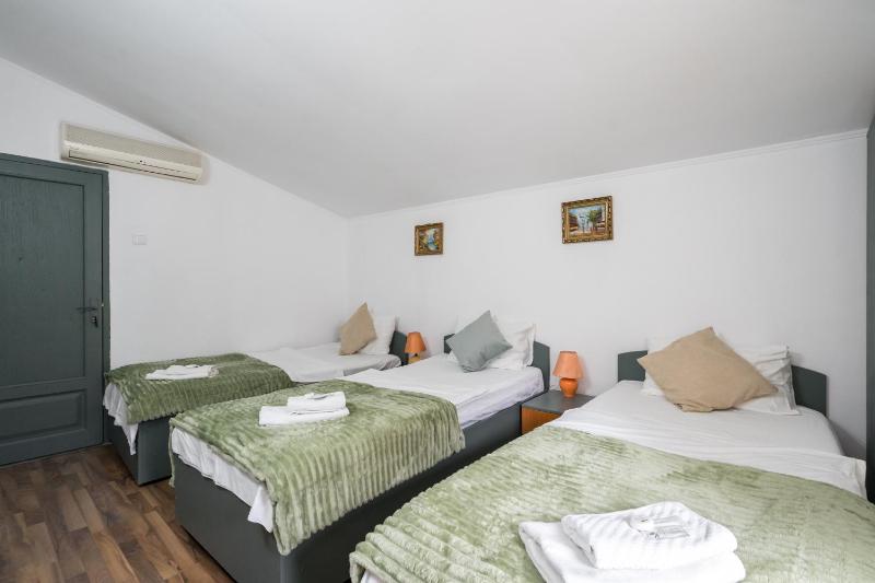 Triple Room image 2