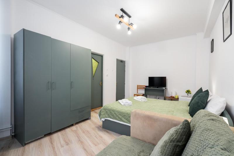 Deluxe Family Room image 3
