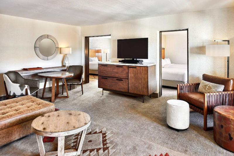 Two-Bedroom Suite image 4