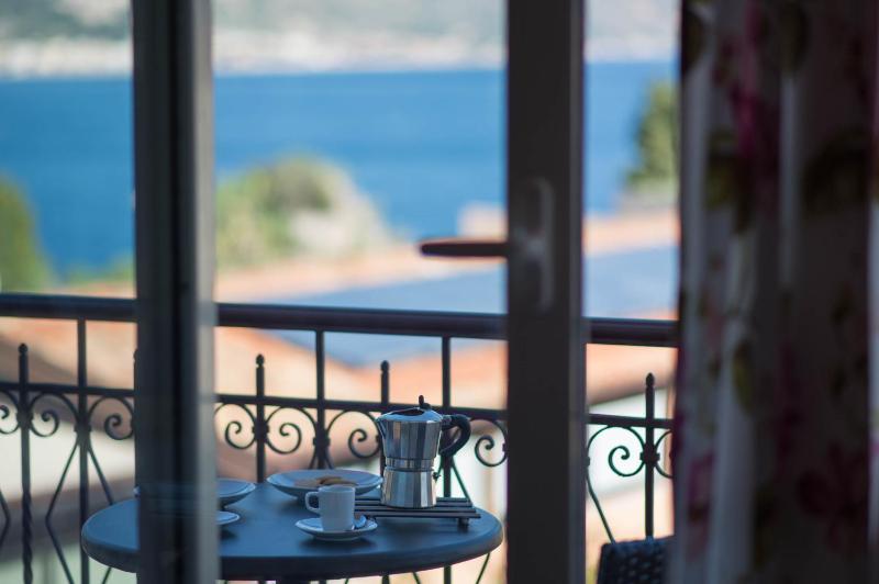 One-Bedroom Apartment with Balcony and Sea View image 3