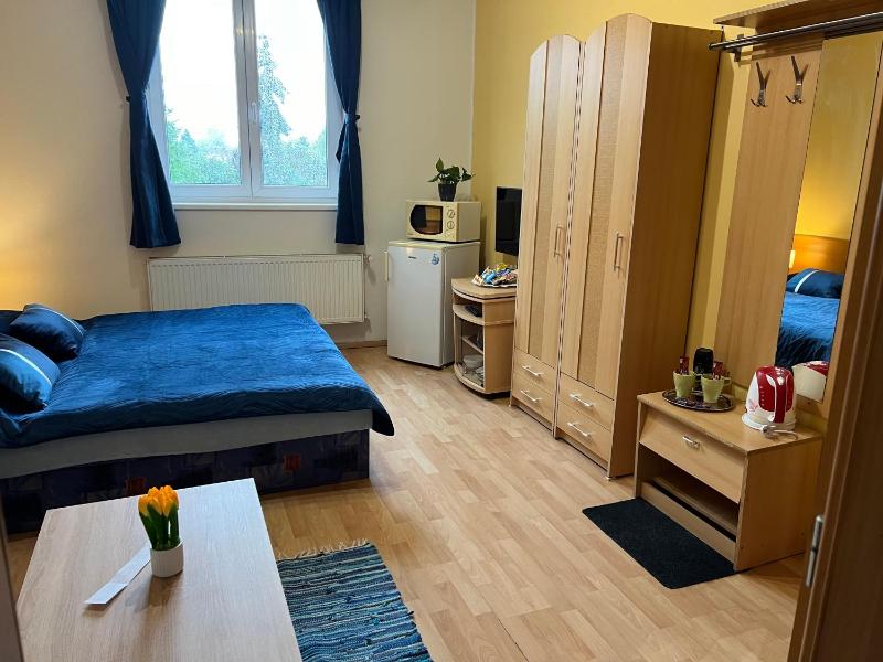 Standard Double or Twin Room image 1