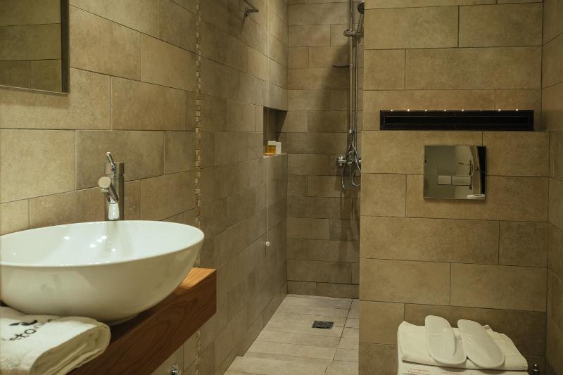 Double Room with Balcony image 2