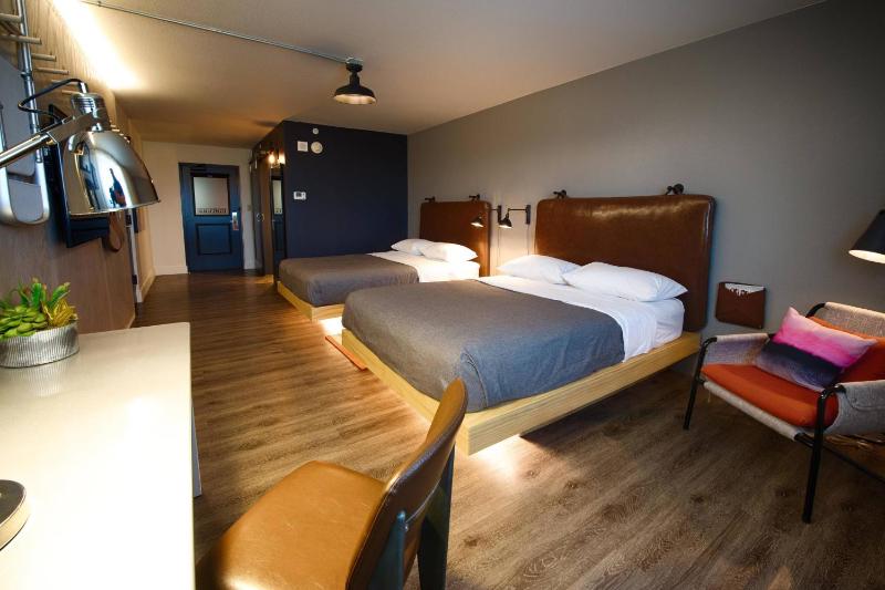 Queen Room with Two Queen Beds image 4
