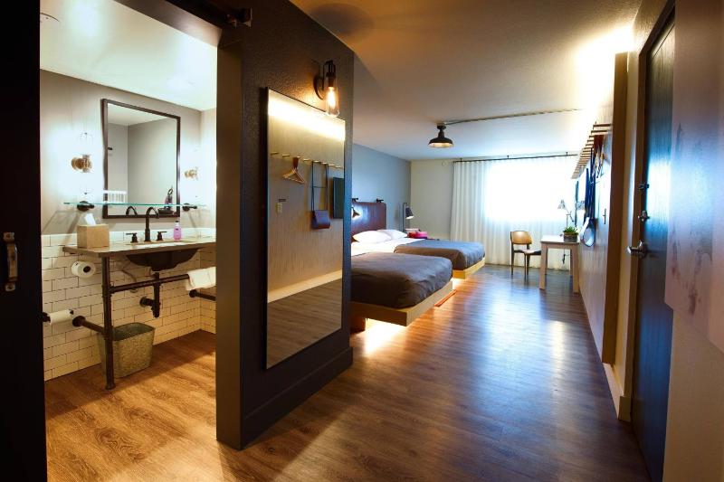 Queen Room with Two Queen Beds image 3